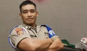Anggota Provos Polda Sulawesi Tenggara ( Sultra ) yang digerebek ngamar dengan istri orang dipecat dari Kepolisian Republik Indonesia ( Polri