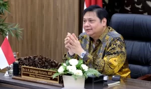 Ketua Umum Partai Golkar Airlangga Hartarto ( AH ) mangkir pemeriksaan Kejaksaan Agung sebagai saksi dalam kasus korupsi pemberian fasilitas