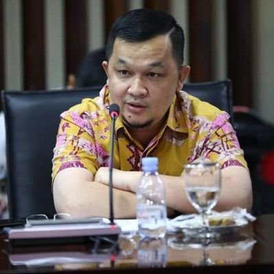 Ketua KONI Sumsel Hendri Zainuddin (HZ) ditetapkan tersangka dalam kasus korupsi pencairan deposito dan uang atau dana hibah Tahun Anggaran 20