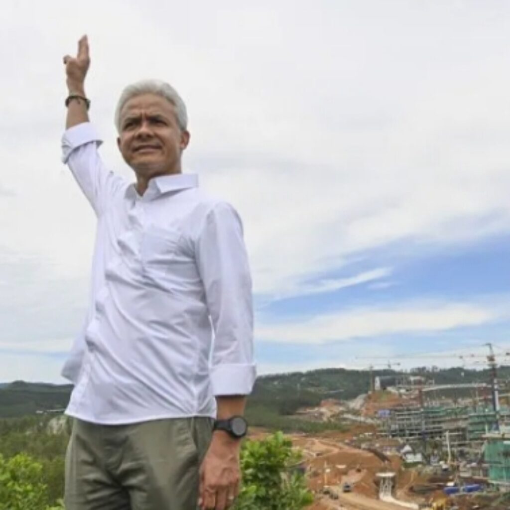 Ganjar Pranowo kunjungi IKN dan menegaskan akan melanjutkan pembangunan Ibu Kota Negara ini jika terpilih jadi presiden.