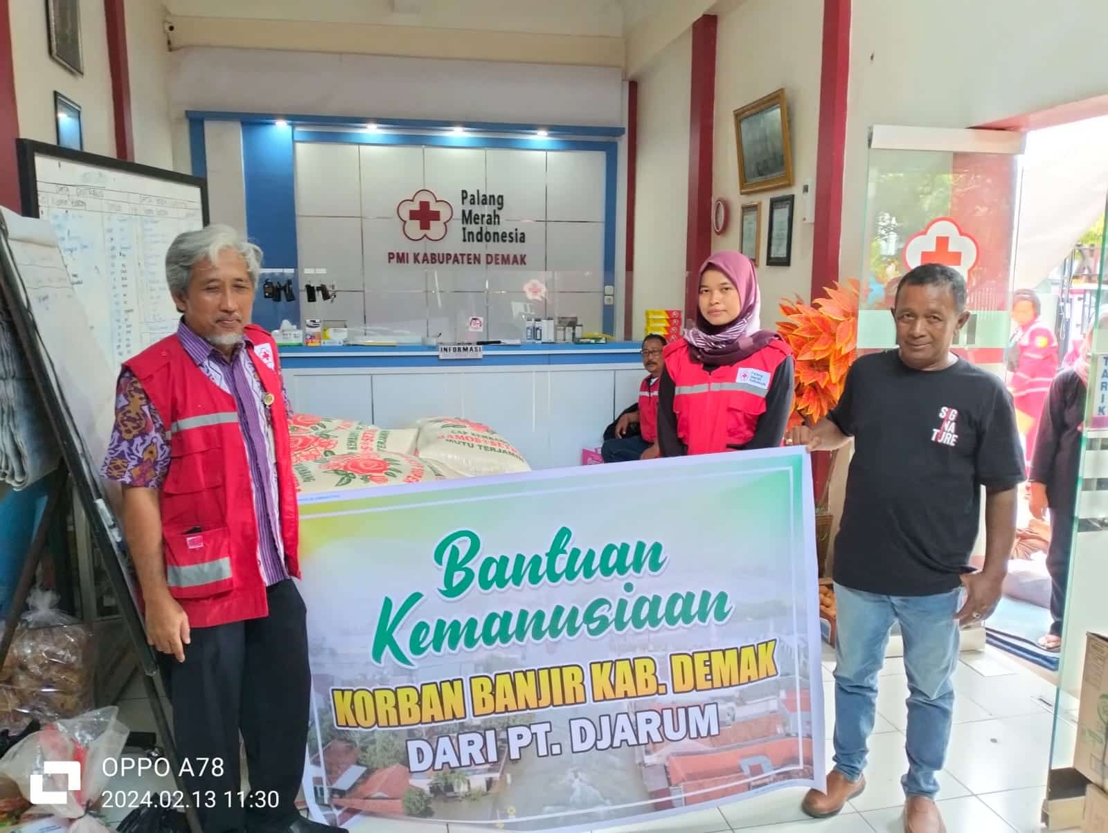PT Djarum Kudus mengirim donasi 1 ton beras ke markas PMI untuk korban banjir yang terjadi diberbagai wilayah Kabupaten Demak.