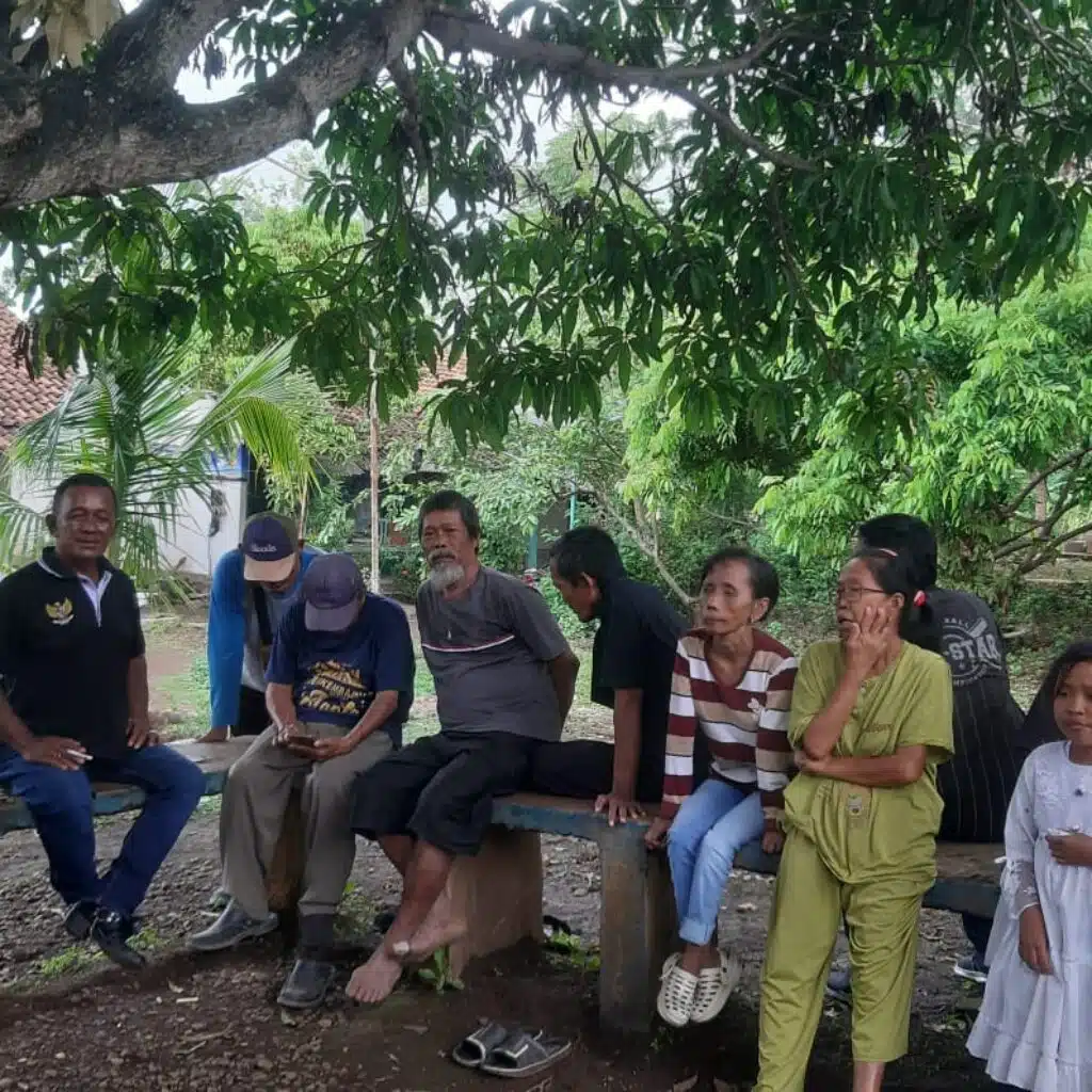 Warga Kampung Rehabilitasi Kusta meminta perawat yang telah mengabdi dan merawat mereka angar dipekerjakan lagi di RS Kusta Donorjo.