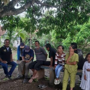 Warga Kampung Rehabilitasi Kusta meminta perawat yang telah mengabdi dan merawat mereka angar dipekerjakan lagi di RS Kusta Donorjo.
