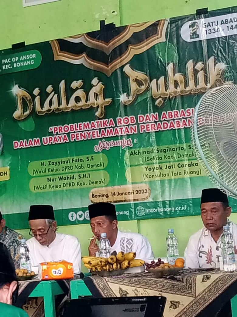 Sekda Demak dan Mbak Ida mengucapkan selamat kepada Kyai Ubaid dan Gus Rpzin terpilih memimpin PWNU Jawa Tengah masa khidmah 2024-2029.